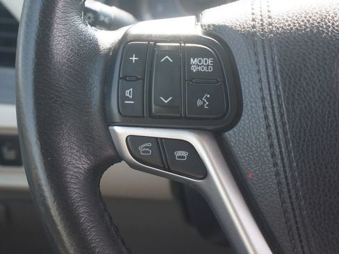 Used 2017 Toyota Sienna XLE Premium FWD image 12