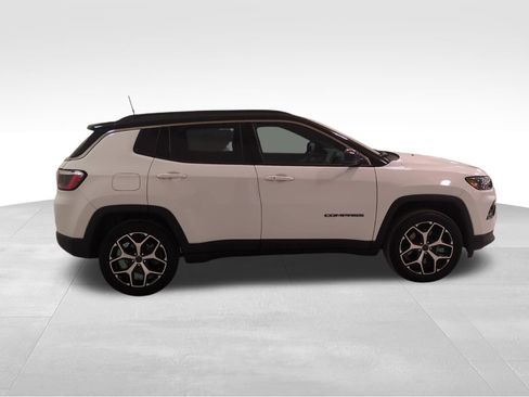 Used 2025 Jeep Compass Limited image 3
