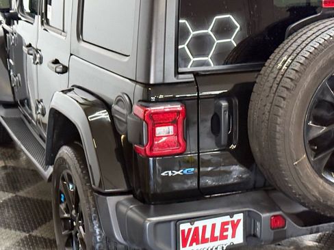 Used 2023 Jeep Wrangler Unlimited Sahara w/ Cold Weather Group image 15