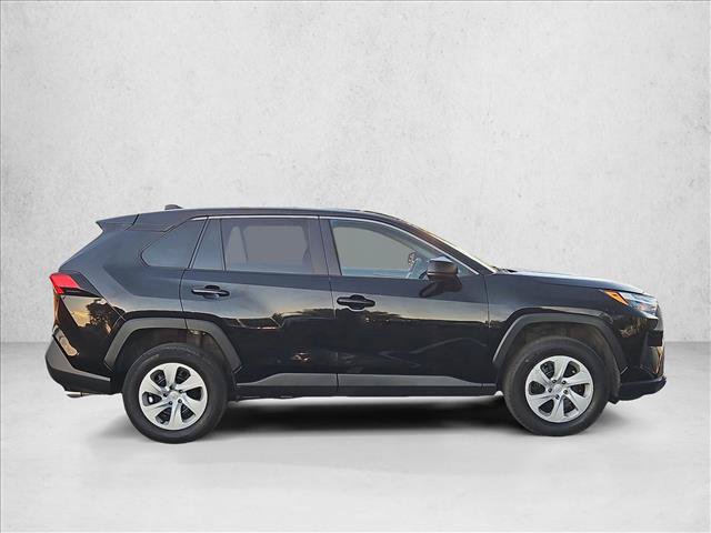 Used 2025 Toyota RAV4 LE AWD/4WD image 4