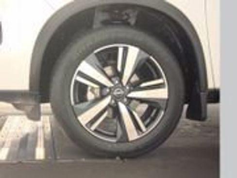 Used 2025 Nissan Rogue SL FWD image 5