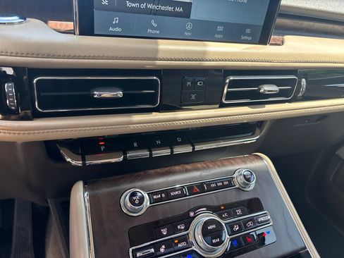 Used 2021 Lincoln Aviator Reserve w/ Equipment Group 201A AWD/4WD image 24
