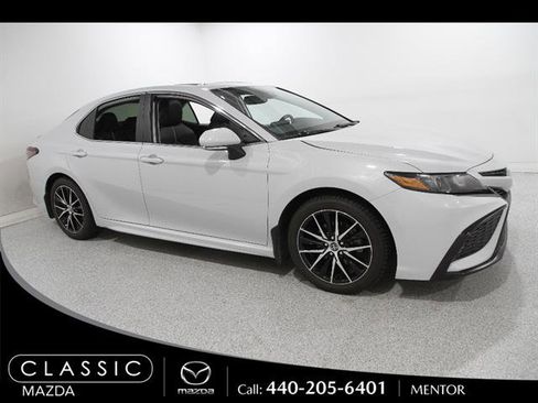 Used 2023 Toyota Camry SE w/ Audio Upgrade Package FWD image 1