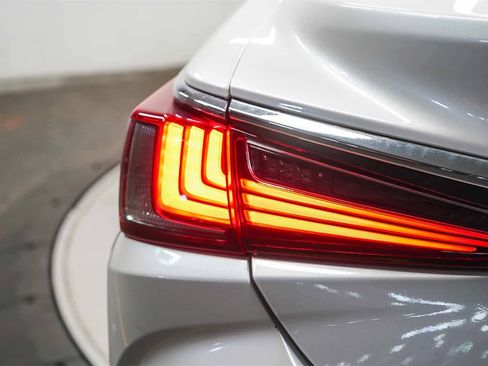 Used 2024 Lexus ES 350 image 11