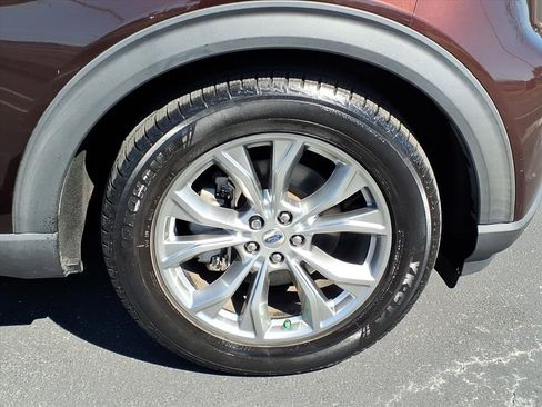 Used 2020 Ford Explorer XLT w/ Equipment Group 202A image 11