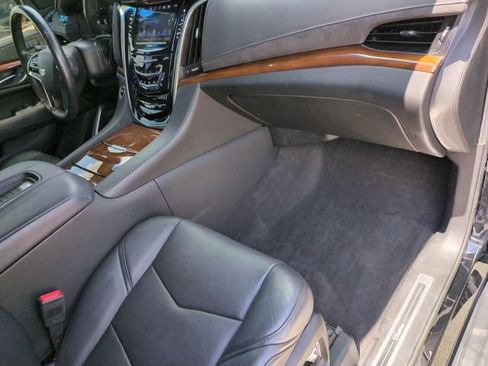 Used 2020 Cadillac Escalade Luxury AWD/4WD image 19