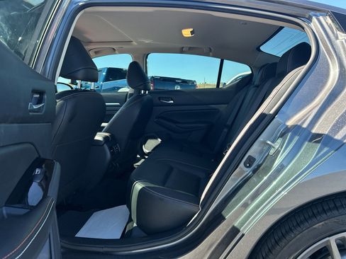 Used 2023 Nissan Altima 2.0 SR image 10