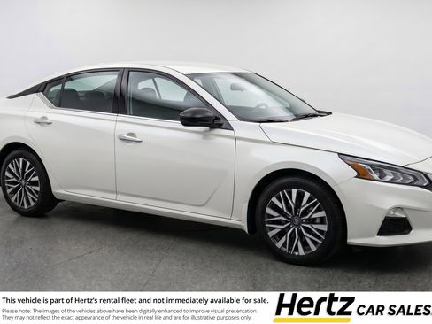 Used 2025 Nissan Altima 2.5 SV FWD image 1
