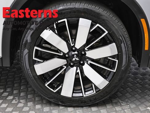 Used 2025 Mitsubishi Outlander SE image 33