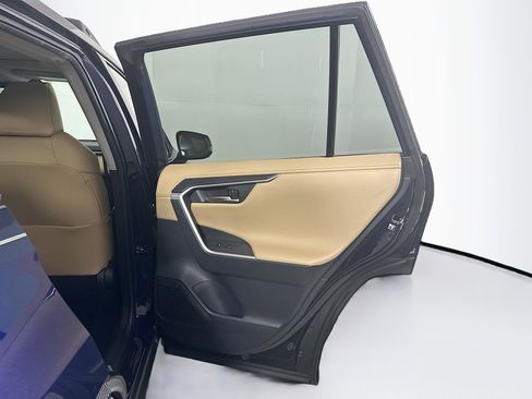 Used 2019 Toyota RAV4 Limited image 32