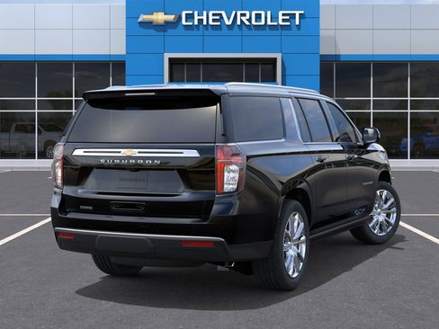 Used 2024 Chevrolet Suburban High Country w/ Premium Package 2 AWD/4WD image 4
