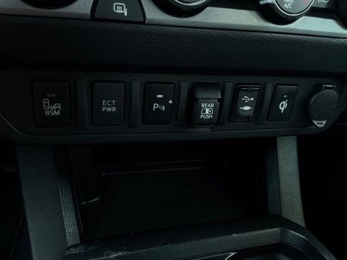 Used 2019 Toyota Tacoma TRD Sport w/ Technology Package AWD/4WD image 23