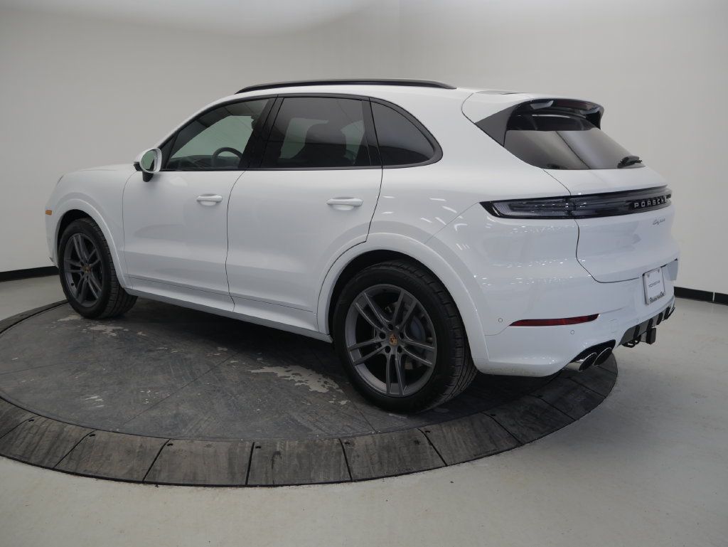 Certified 2026 Porsche Cayenne AWD/4WD image 3