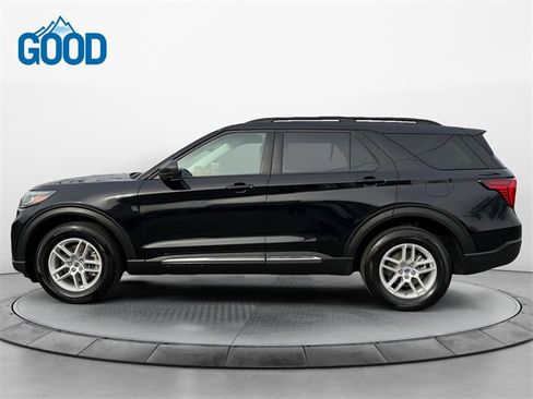 Used 2025 Ford Explorer Active image 2