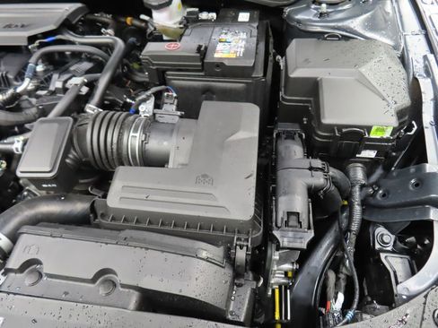 Used 2024 Hyundai Elantra SEL FWD image 25