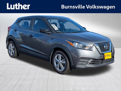 Used 2020 Nissan Kicks S image 1