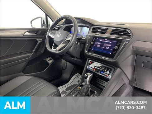 Used 2024 Volkswagen Tiguan SE image 37