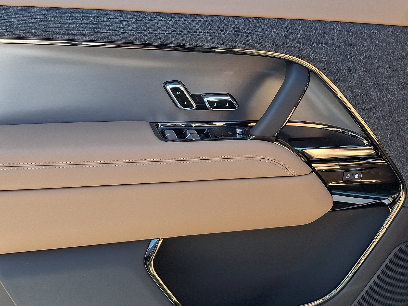 New 2027 Land Rover Range Rover Sport SE AWD/4WD image 9