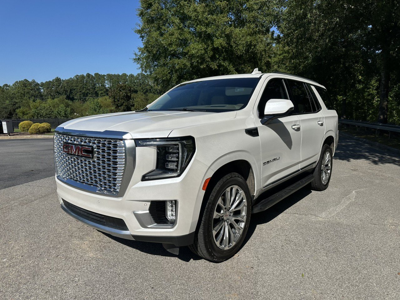 Used 2024 GMC Yukon Denali AWD/4WD image 4