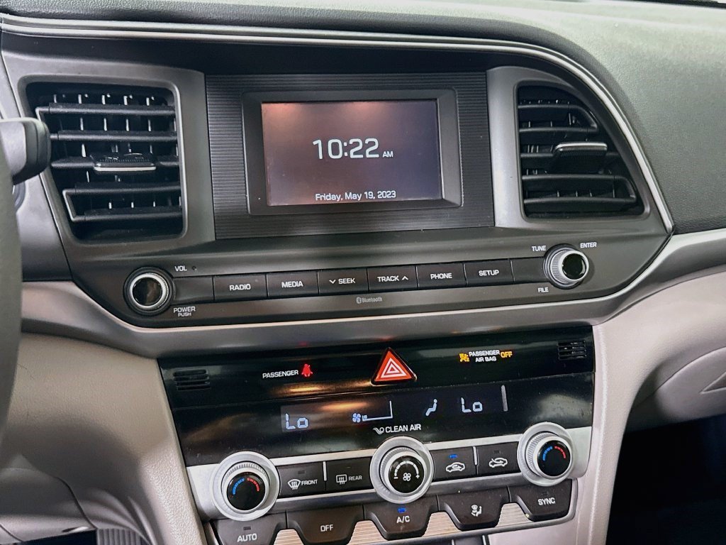 Used 2020 Hyundai Elantra SE FWD image 17