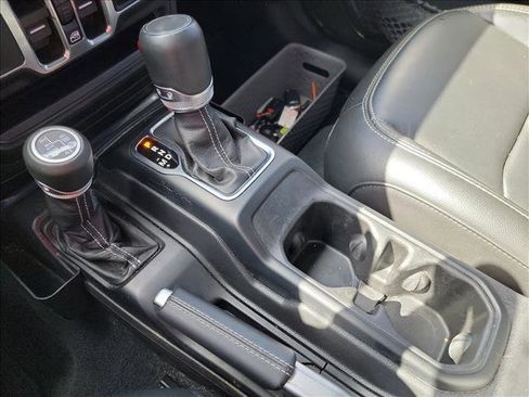 Used 2022 Jeep Wrangler Unlimited Sahara image 24