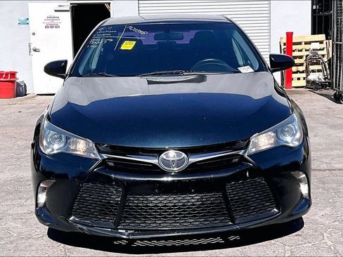 Used 2016 Toyota Camry SE FWD image 2