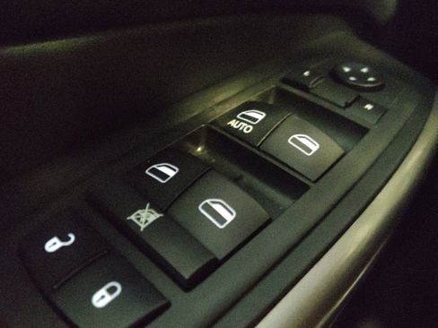 Used 2019 Jeep Cherokee Latitude w/ Popular Appearance Group FWD image 27