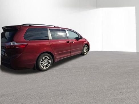 Used 2015 Toyota Sienna XLE FWD image 6