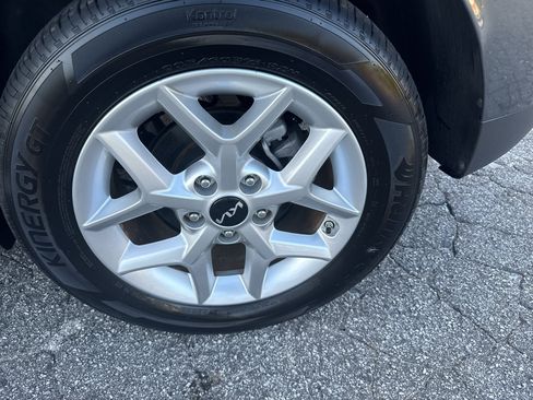 Used 2025 Kia Soul LX w/ LX Technology Package FWD image 12