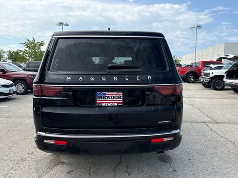 Used 2024 Jeep Wagoneer L Series II w/ Flexible Seating Group RWD image 4