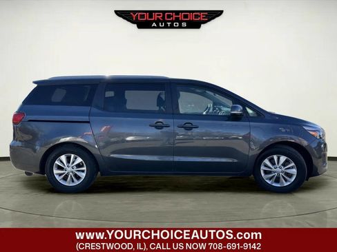 Used 2017 Kia Sedona LX w/ LX Essentials Premium Package FWD image 6