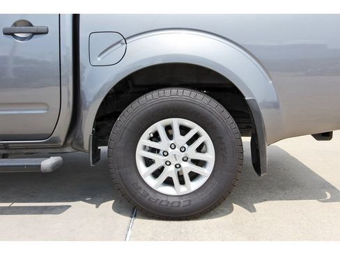 Certified 2018 Nissan Frontier SV RWD image 11
