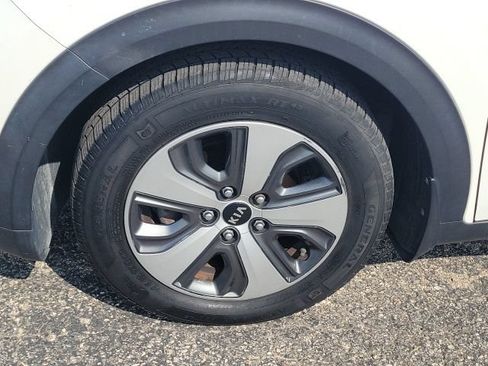 Used 2018 Kia Niro LX FWD image 12