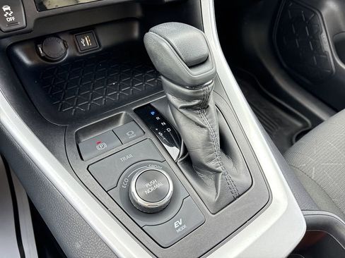 Used 2025 Toyota RAV4 XLE image 17