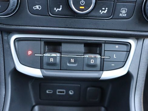 Used 2023 GMC Terrain SLE w/ Driver Convenience Package FWD image 9