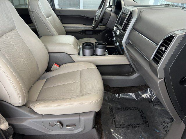 Used 2018 Ford Expedition Max XLT w/ Equipment Group 202A AWD/4WD image 14