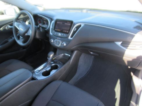 Used 2025 Chevrolet Malibu LT image 12