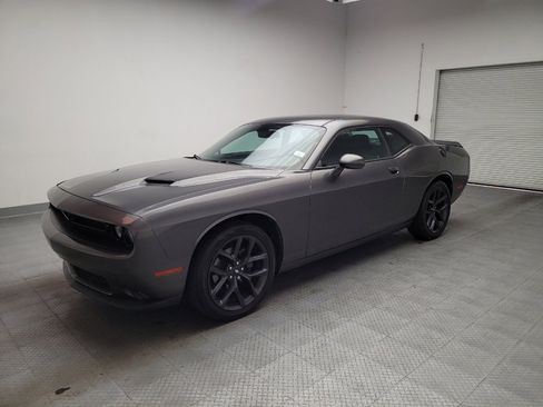 Used 2019 Dodge Challenger SXT w/ Blacktop Package RWD image 2