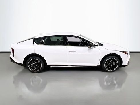 New 2025 Kia K4 GT-Line image 8