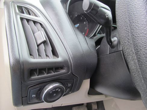 Used 2013 Ford Focus SE image 12