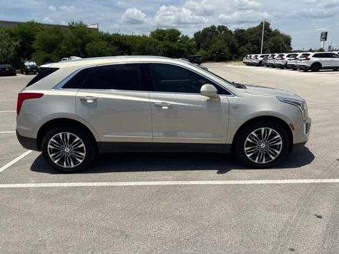 Used 2017 Cadillac XT5 Premium Luxury FWD image 6