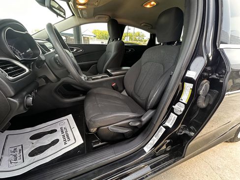 Used 2016 Chrysler 200 Limited FWD image 10