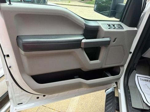 Used 2017 Ford F150 XLT w/ Equipment Group 302A Luxury AWD/4WD image 8