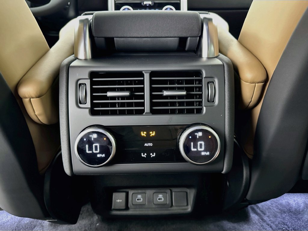 New 2026 Land Rover Discovery Limited Edition AWD/4WD image 27