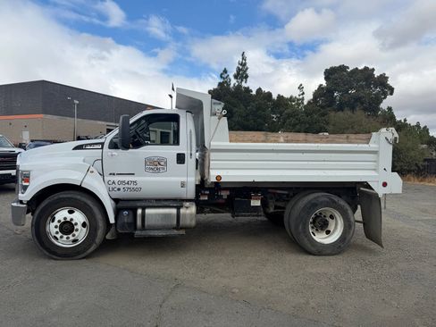 Used 2022 Ford F750 2WD Regular Cab Super Duty image 2