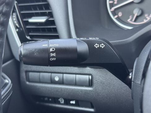 Used 2023 Nissan Rogue SL w/ SL Premium Package image 21