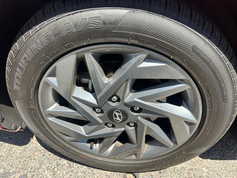 Certified 2024 Hyundai Elantra SEL FWD image 12