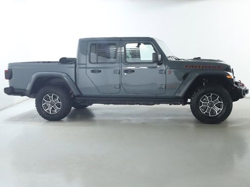 Used 2025 Jeep Gladiator Mojave image 11