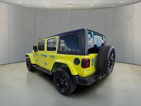 Used 2023 Jeep Wrangler Unlimited Sahara AWD/4WD image 3