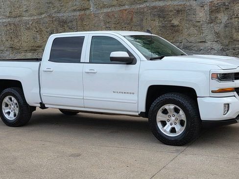 Used 2018 Chevrolet Silverado 1500 LT w/ All Star Edition image 10